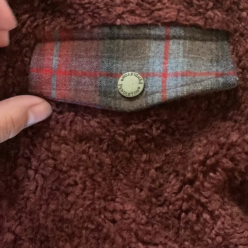 Pendleton womens medium red burgundy zip up jacket schaket warm cozy fall plaid